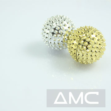 Magnetic massage ball